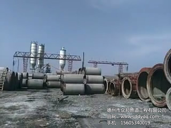 新疆管道铺设施工现场
